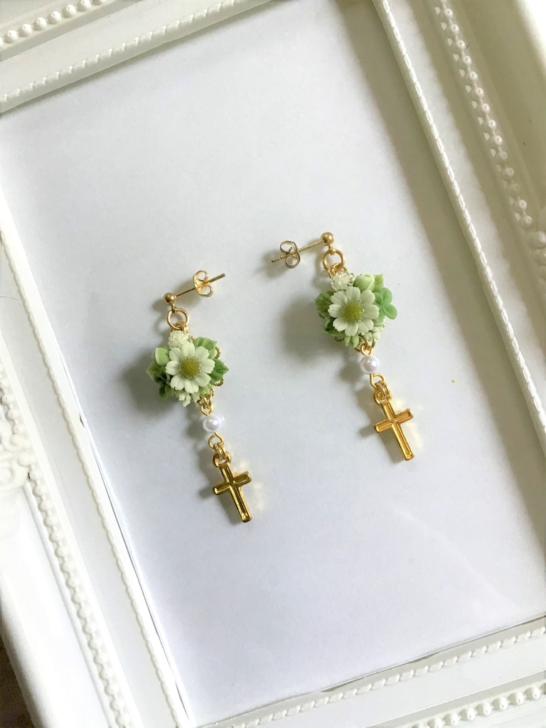 クローバーブーケのピアス・イヤリング