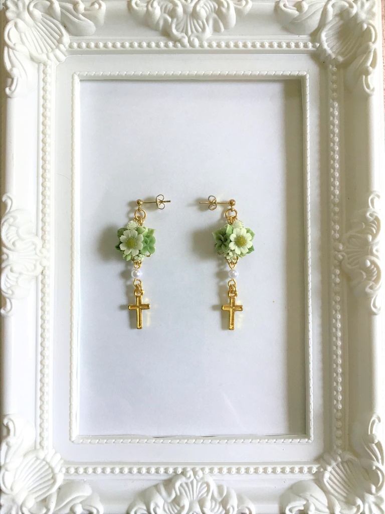 クローバーブーケのピアス・イヤリング