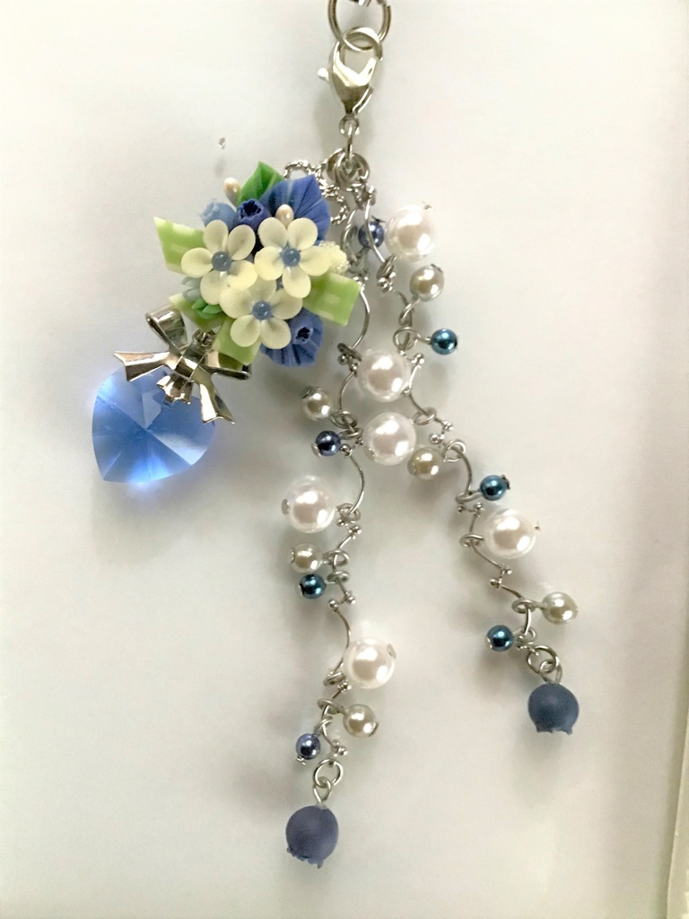 14 ブルーベリーブーケの3連ストラップ/イヤホンジャック/チャーム