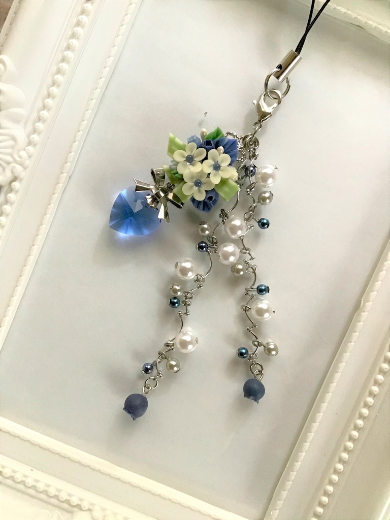 14 ブルーベリーブーケの3連ストラップ/イヤホンジャック/チャーム