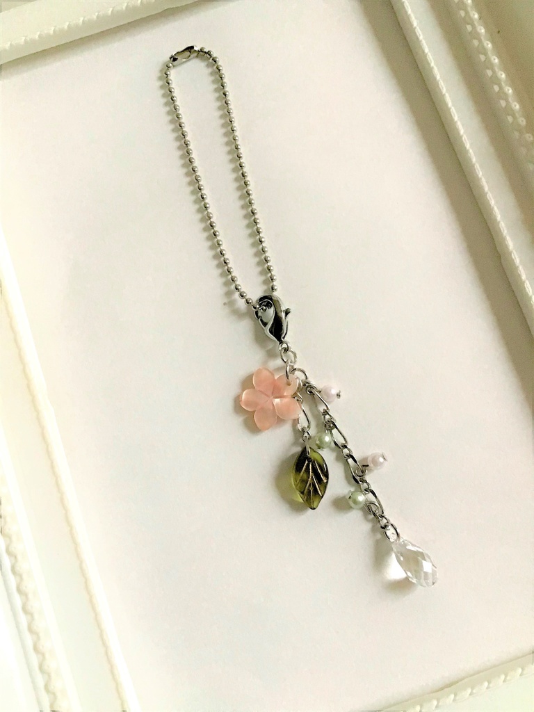 45 ピンクシェルの桜チャーム/ストラップ/イヤホンジャック