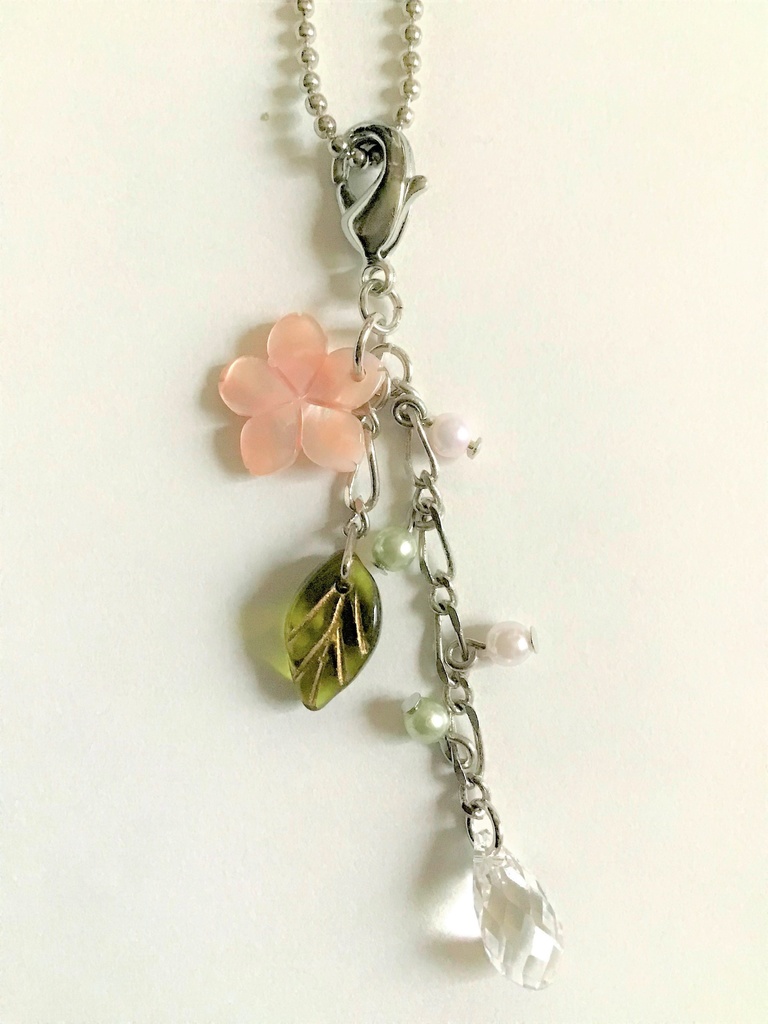 45 ピンクシェルの桜チャーム/ストラップ/イヤホンジャック