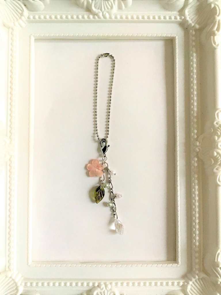 45 ピンクシェルの桜チャーム/ストラップ/イヤホンジャック