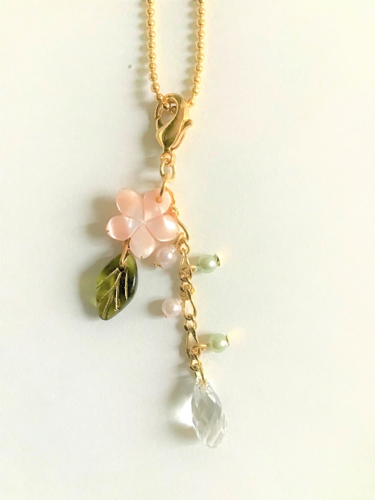 45 ピンクシェルの桜チャーム/ストラップ/イヤホンジャック