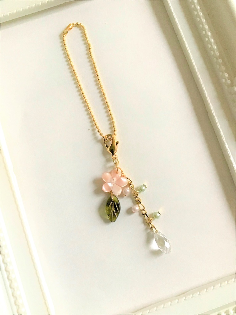 45 ピンクシェルの桜チャーム/ストラップ/イヤホンジャック