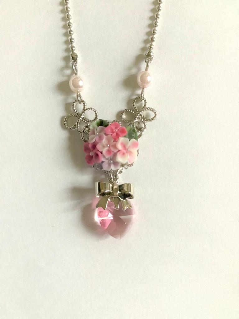 ピンクの紫陽花ブーケネックレス(再販不可)
