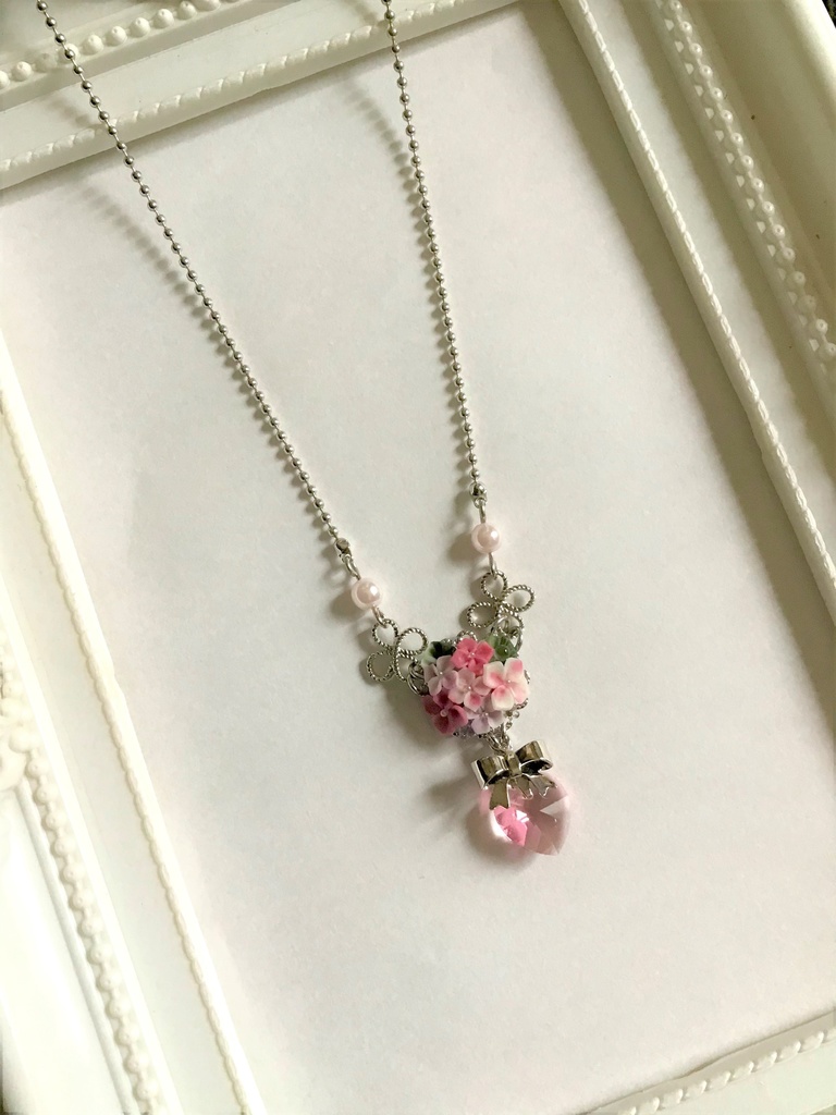 ピンクの紫陽花ブーケネックレス(再販不可)