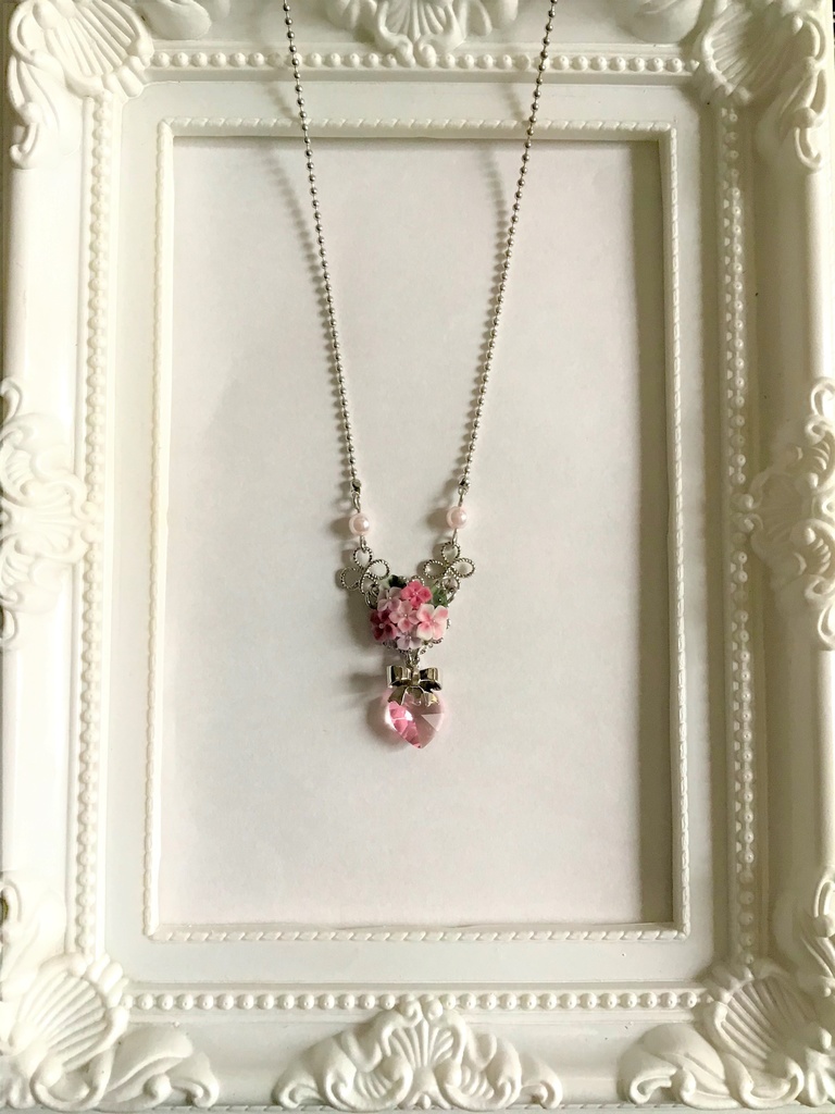 ピンクの紫陽花ブーケネックレス(再販不可)