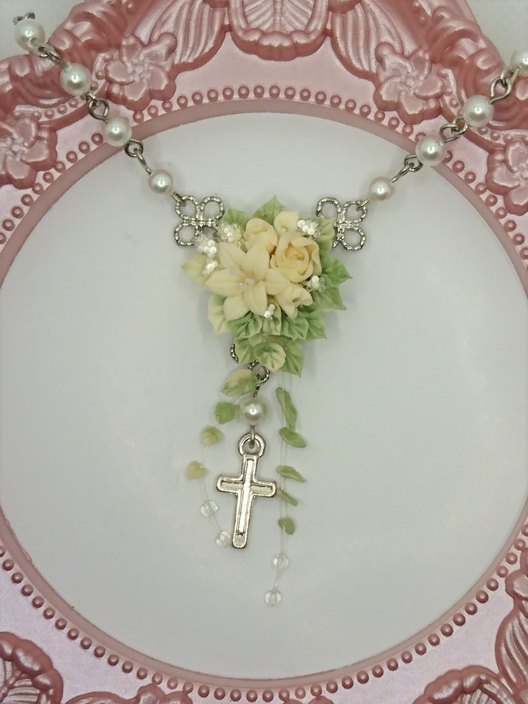 76 ウェディングブーケのミニロザリオネックレス