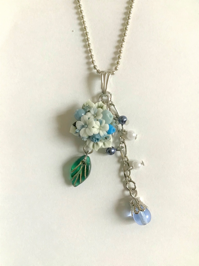 ブルーベリーブーケのネックレス(チャーム取り外し可)