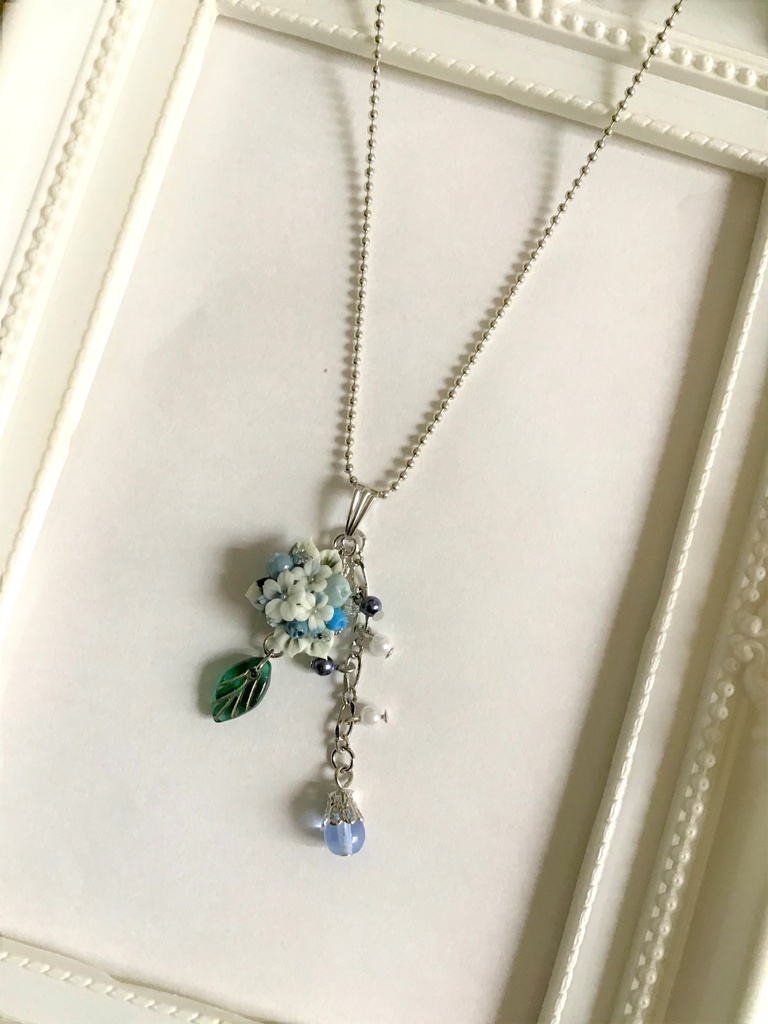 ブルーベリーブーケのネックレス（チャーム取り外し可）