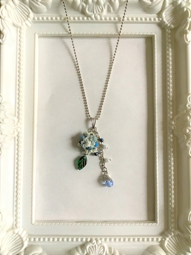 ブルーベリーブーケのネックレス(チャーム取り外し可)