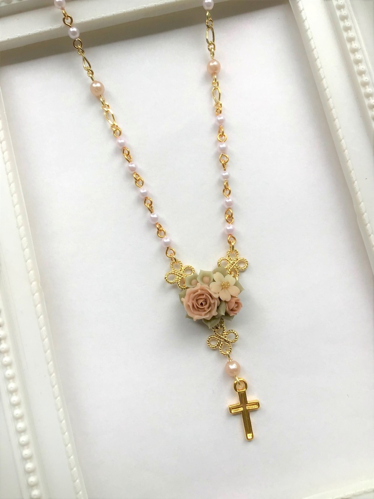 50 バラと桜の秋色ブーケミニロザリオネックレス