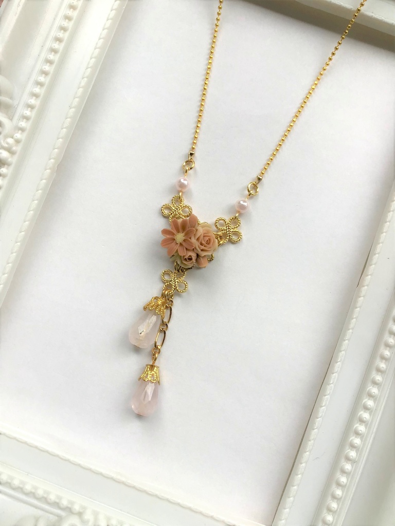 チョコレートコスモスとバラのブーケネックレス（再販不可）