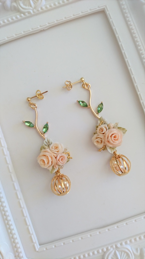 バラのブーケピアス/イヤリング/樹脂ノンホールピアス(再販不可)