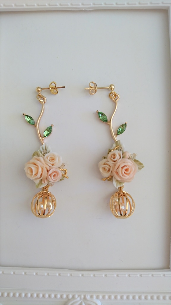バラのブーケピアス/イヤリング/樹脂ノンホールピアス(再販不可)