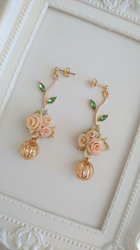 バラのブーケピアス/イヤリング/樹脂ノンホールピアス（再販不可）
