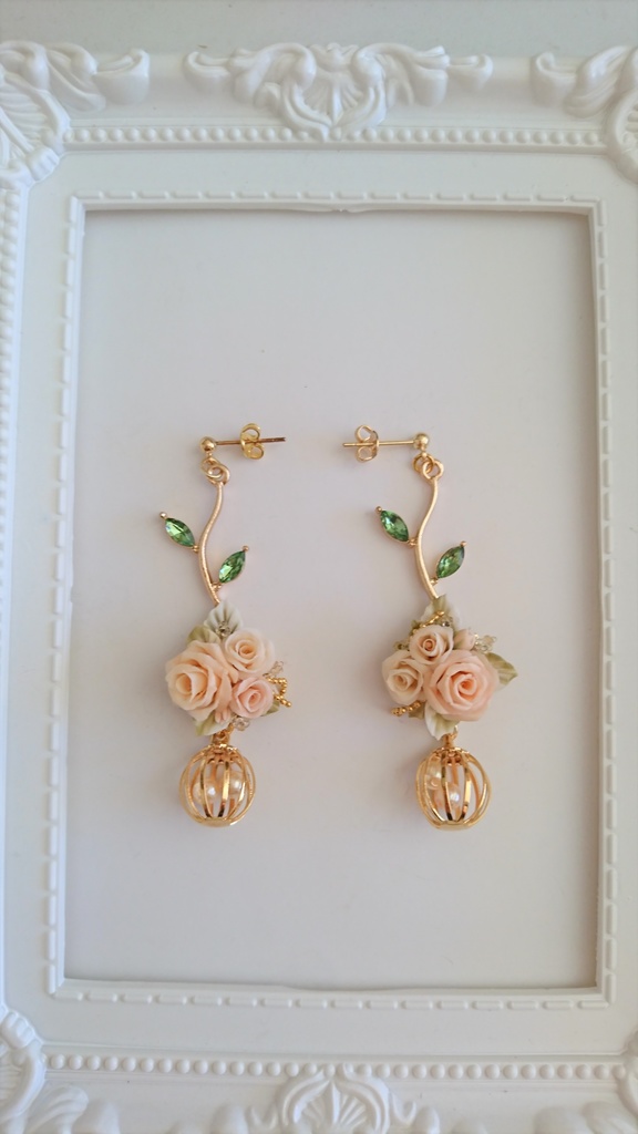 バラのブーケピアス/イヤリング/樹脂ノンホールピアス(再販不可)