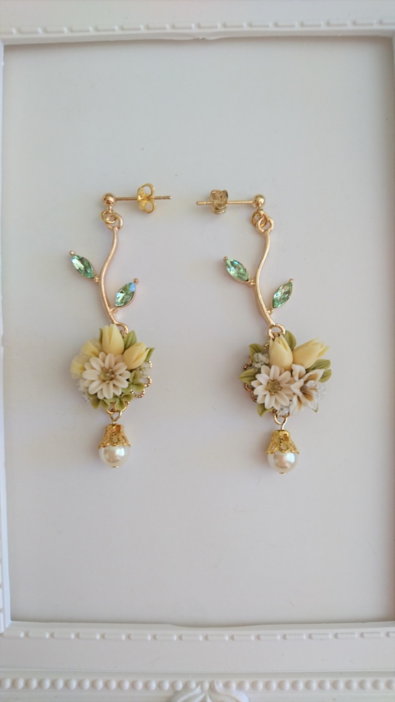 54 チューリップブーケのピアス(サージカルステンレス)パーツ変更可