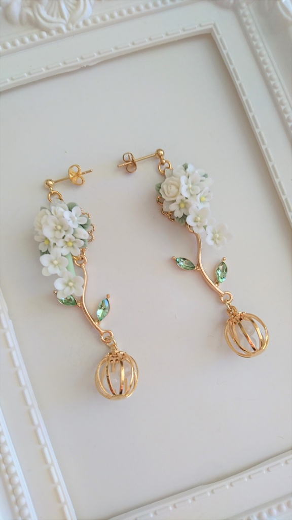 56 白桜のブーケピアス(サージカルステンレス)パーツ変更可