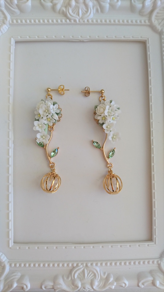 56 白桜のブーケピアス(サージカルステンレス)パーツ変更可