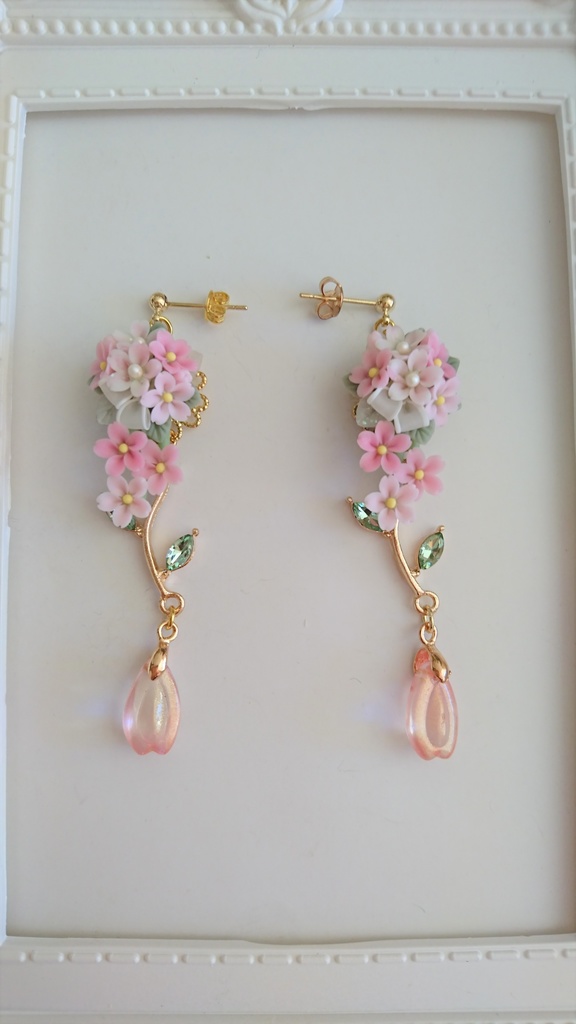 桜のキャスケードブーケピアス/イヤリング/樹脂ノンホールピアス/クリップ式イヤリング(サージカルステンレス)(再販不可)