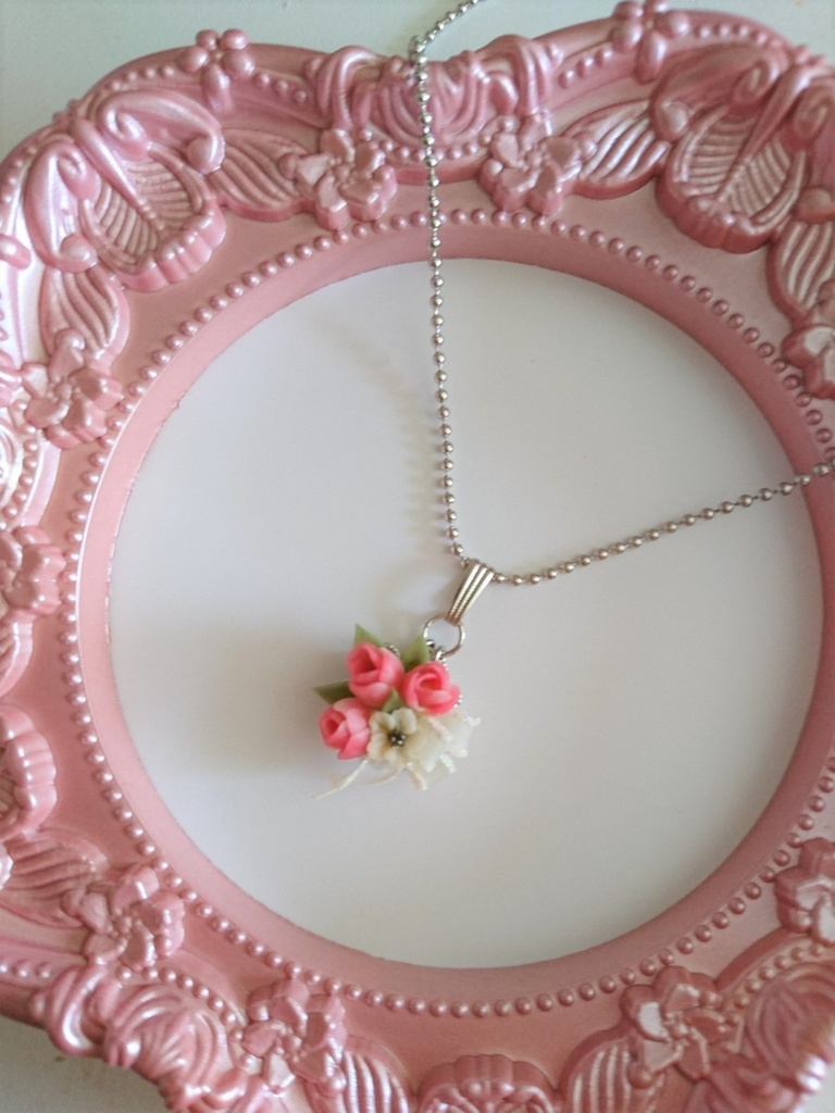 58 チューリップブーケのネックレス