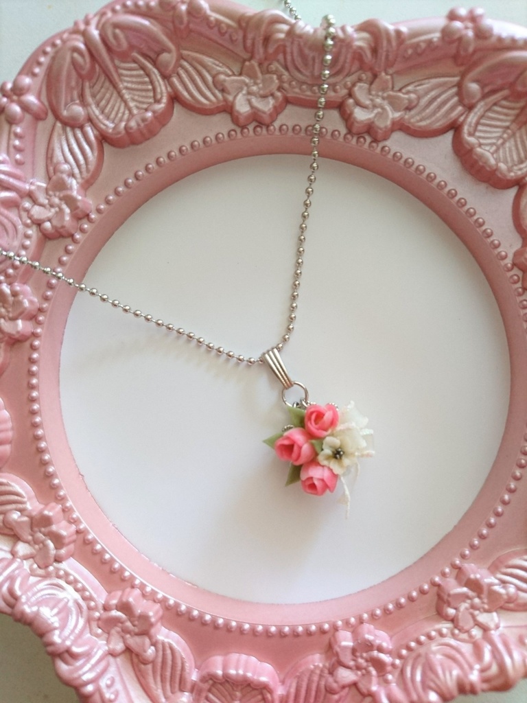 58 チューリップブーケのネックレス