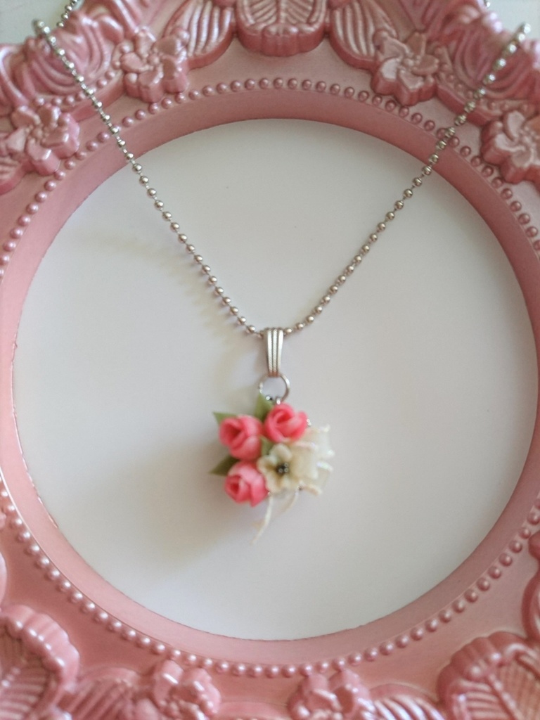 58 チューリップブーケのネックレス