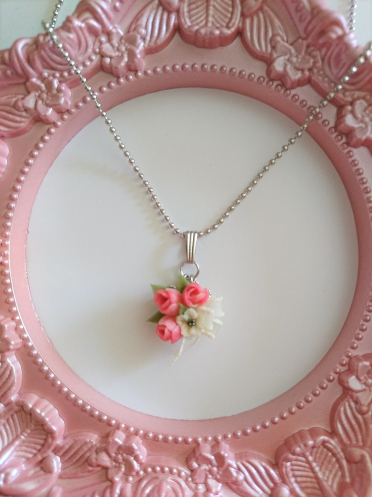 58 チューリップブーケのネックレス