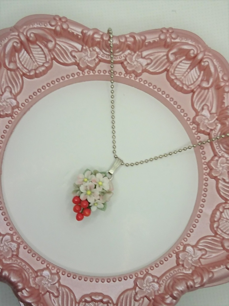 98 桜とさくらんぼのブーケネックレス
