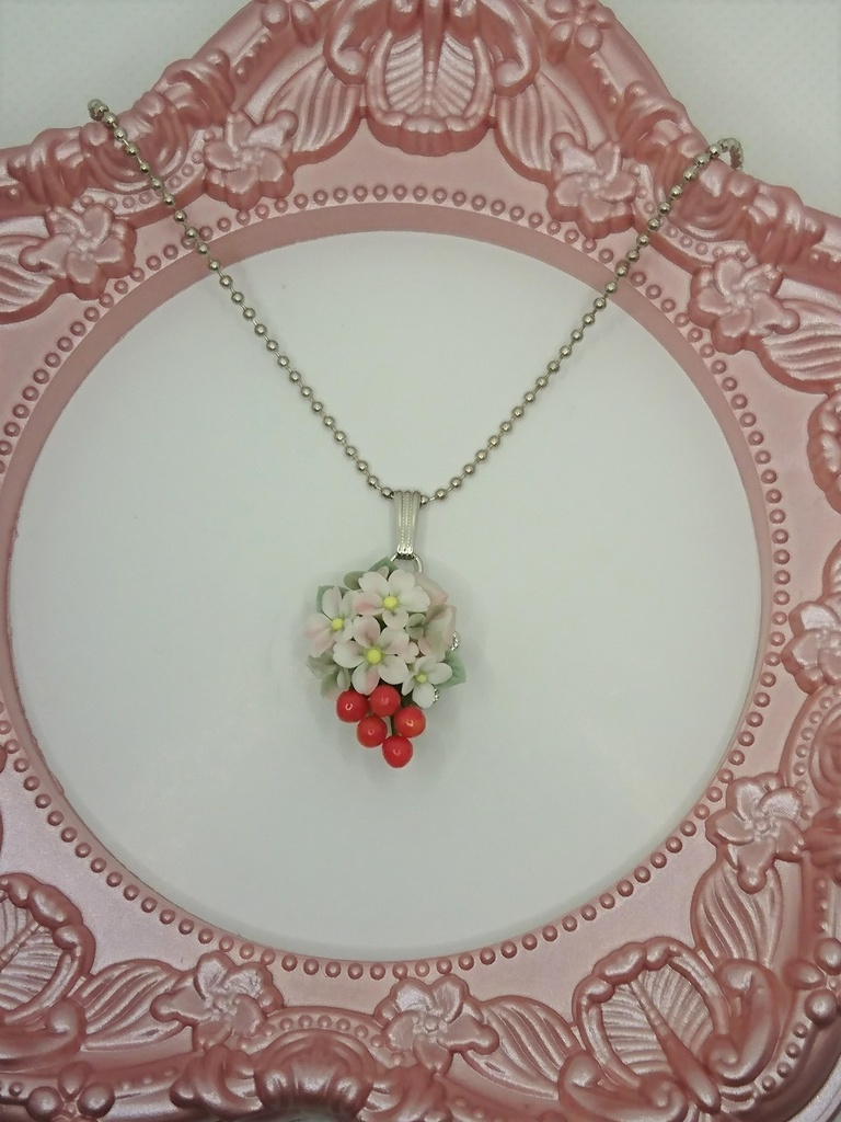 98 桜とさくらんぼのブーケネックレス