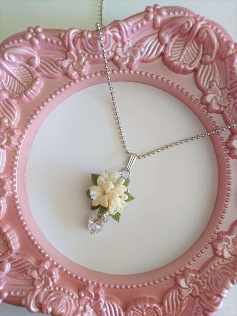 百合とバラのブーケネックレス(再販不可）