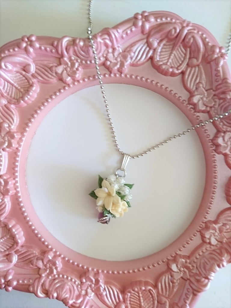 57 百合とバラのブーケネックレス