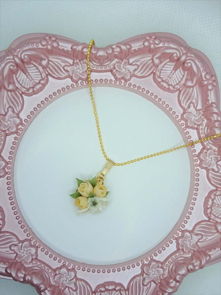 59 チューリップブーケ（白）のネックレス