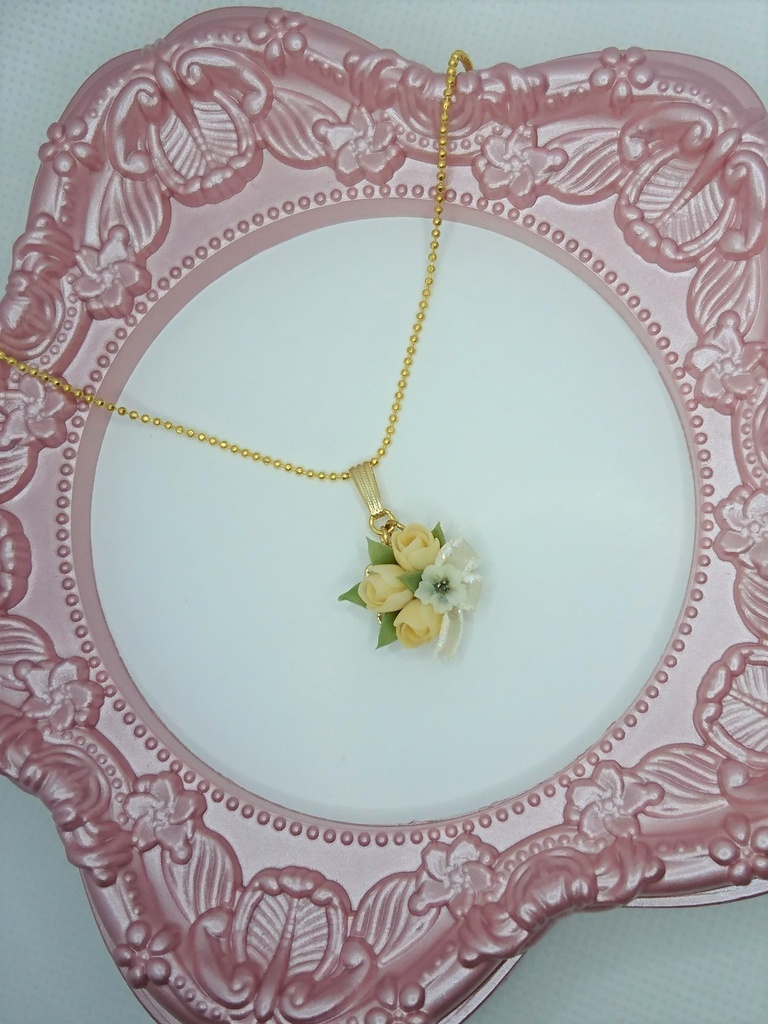 59 チューリップブーケ(白)のネックレス