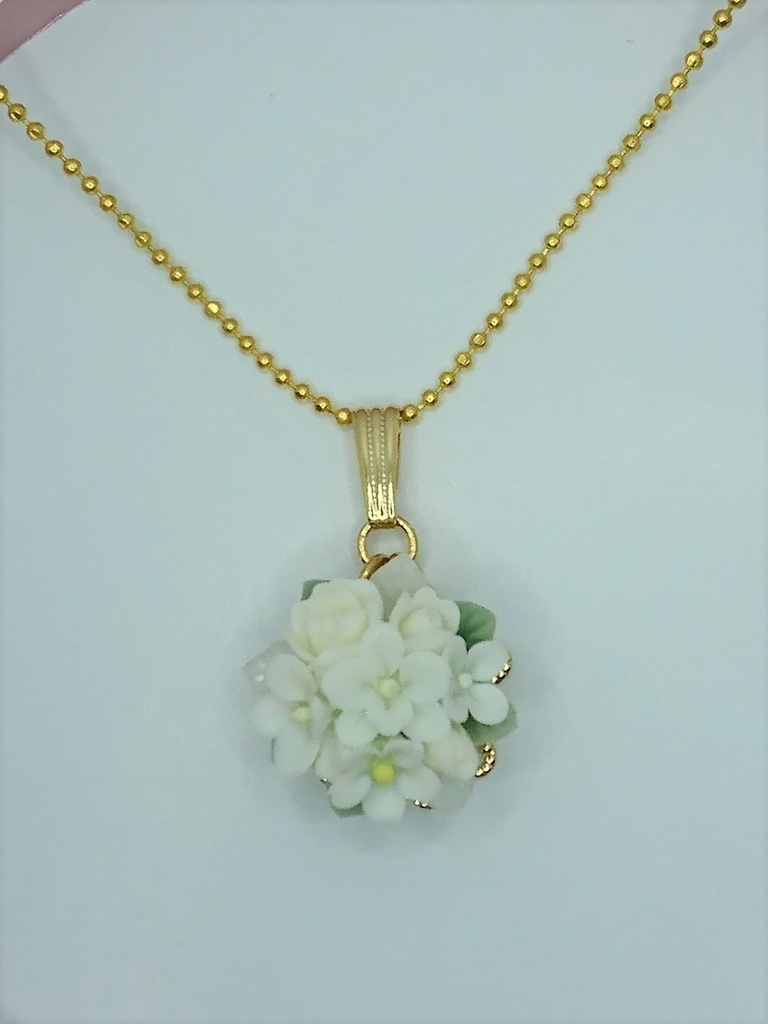 3 白桜のブーケネックレス
