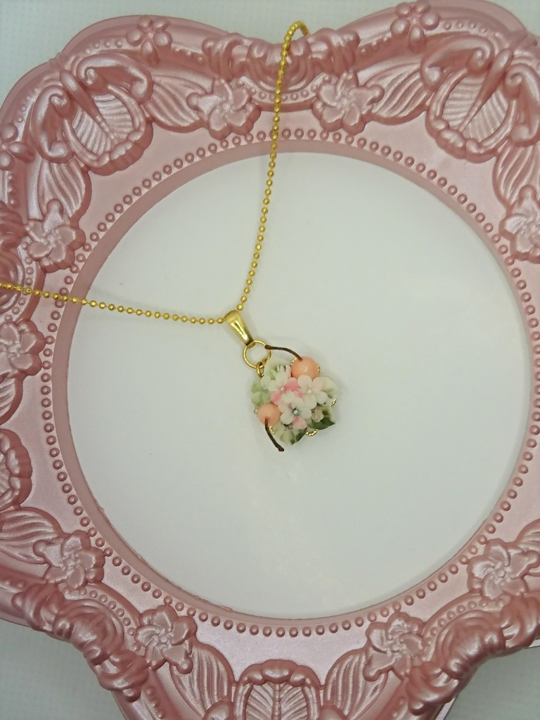 65 ピンクのさくらんぼブーケのネックレス