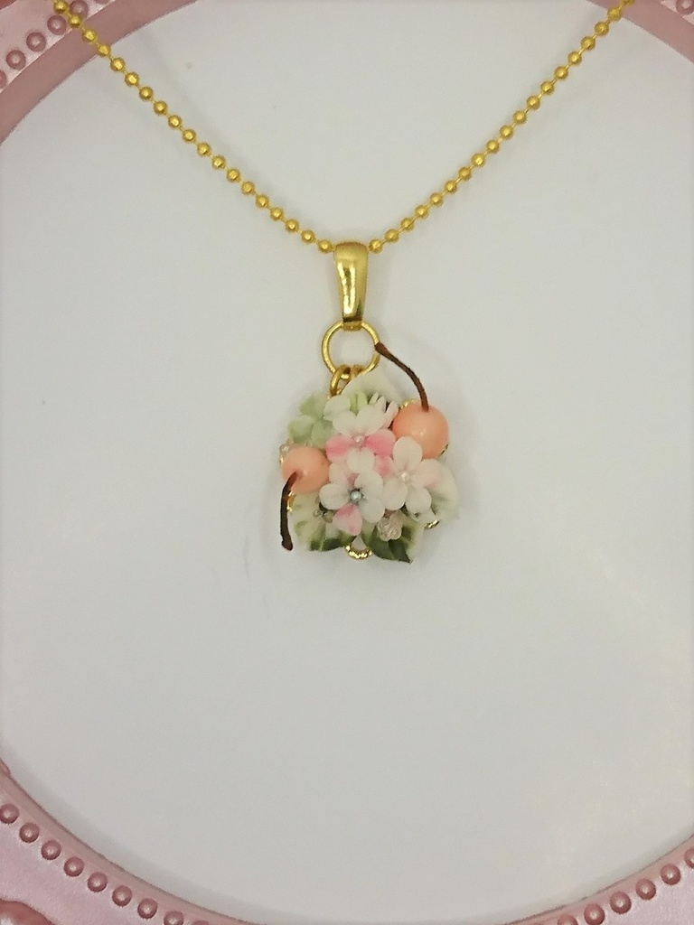 65 ピンクのさくらんぼブーケのネックレス