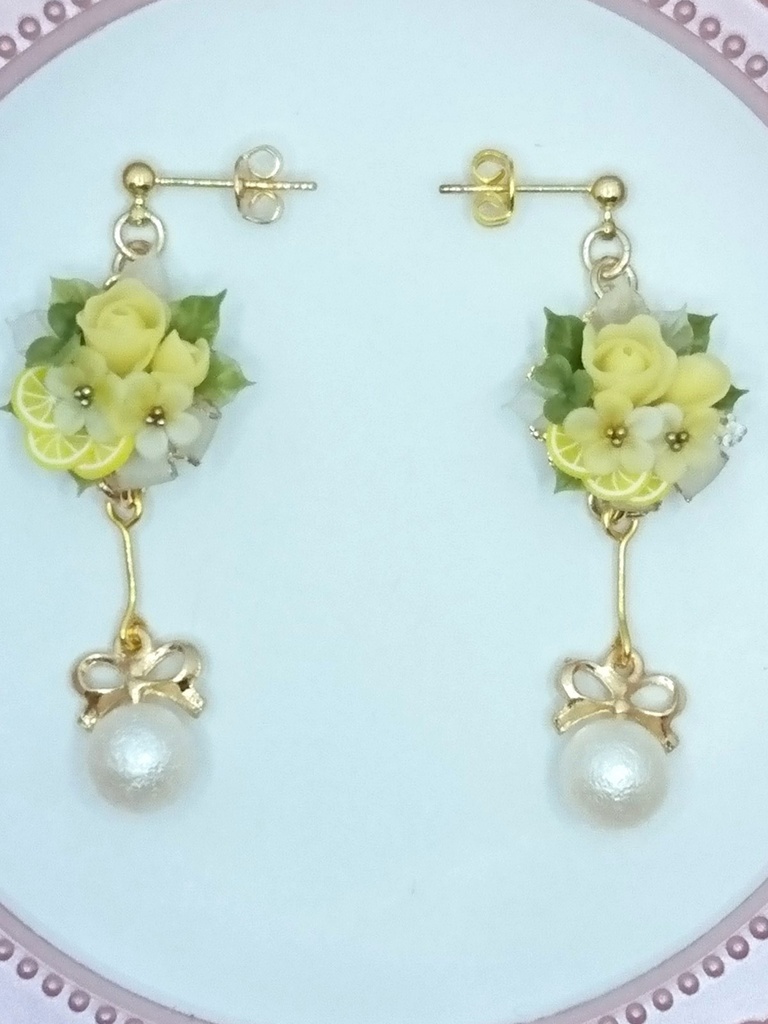 87 レモンのブーケのピアス(サージカルステンレス)パーツ変更可