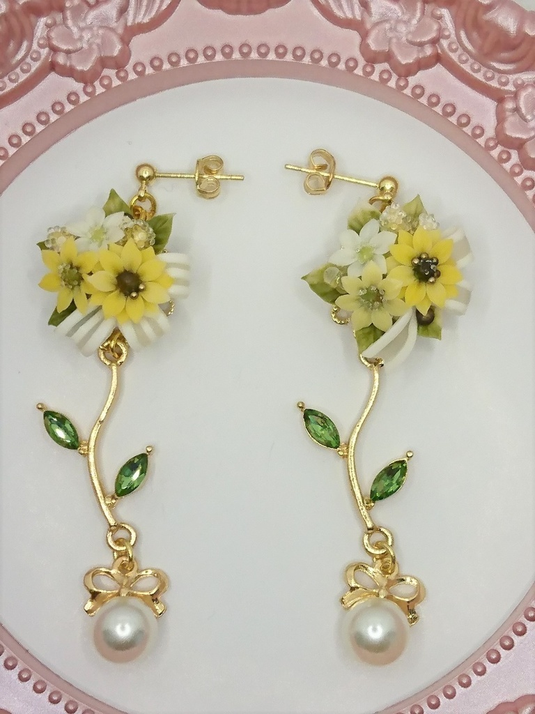 66 ひまわりブーケのピアス(サージカルステンレス)パーツ変更可