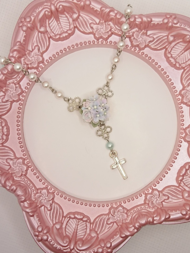 68 紫陽花ブーケのミニロザリオネックレス