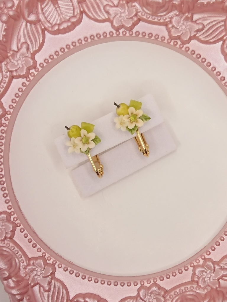 74 青りんごのミニブーケイヤリング