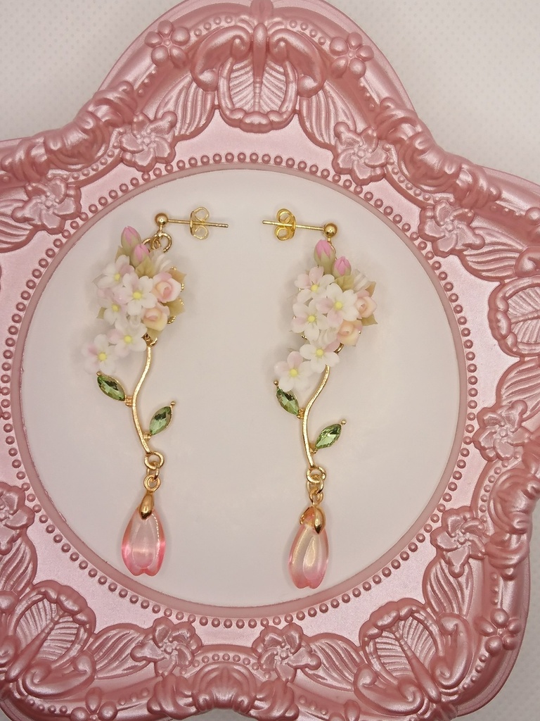 桜のキャスケードブーケピアス/イヤリング/樹脂ノンホールピアス/クリップ式イヤリング(サージカルステンレス)(再販不可)