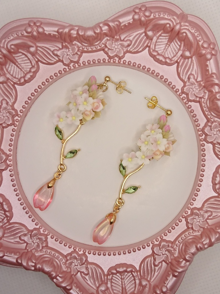 桜のキャスケードブーケピアス/イヤリング/樹脂ノンホールピアス/クリップ式イヤリング(サージカルステンレス)(再販不可)