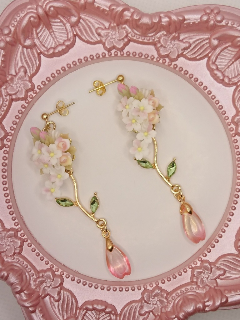 桜のキャスケードブーケピアス/イヤリング/樹脂ノンホールピアス/クリップ式イヤリング(サージカルステンレス)(再販不可)
