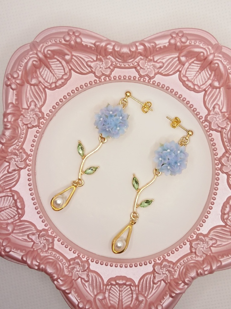 紫陽花ブーケのピアス/イヤリング/樹脂ノンホールピアス(再販不可)