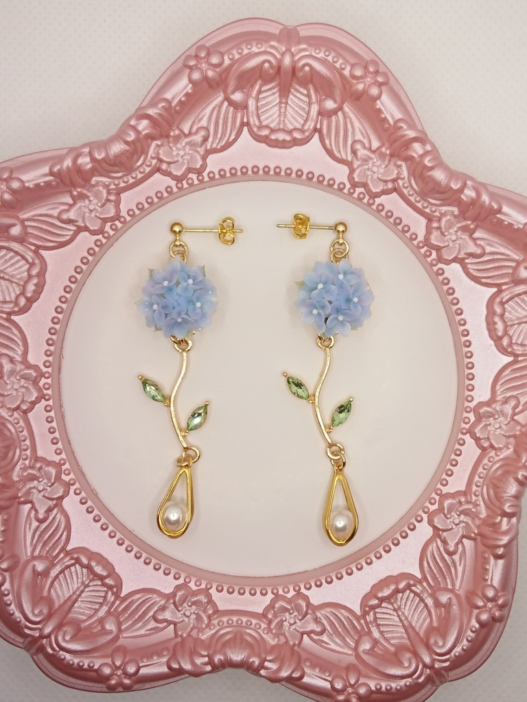 紫陽花ブーケのピアス/イヤリング/樹脂ノンホールピアス(再販不可)
