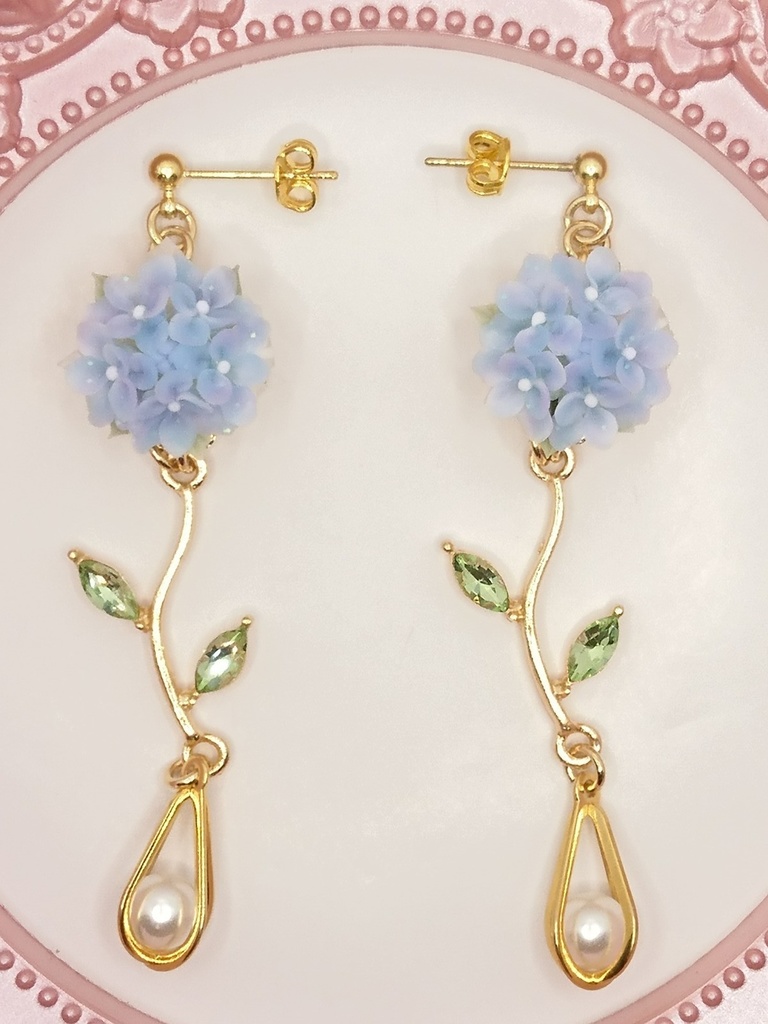 紫陽花ブーケのピアス/イヤリング/樹脂ノンホールピアス(再販不可)