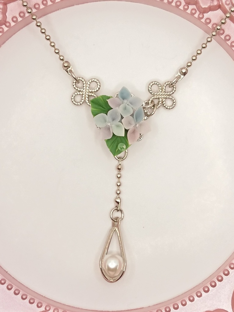 75 紫陽花ブーケのネックレス